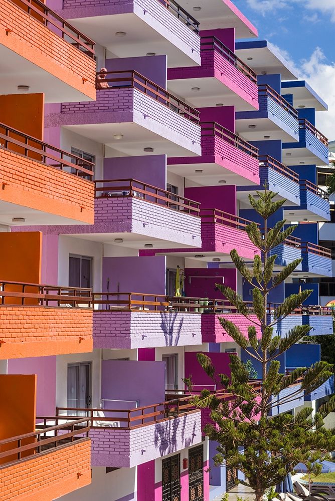 Spain-Canary Islands-Gran Canaria Island-Playa del Ingles-colorful balconies